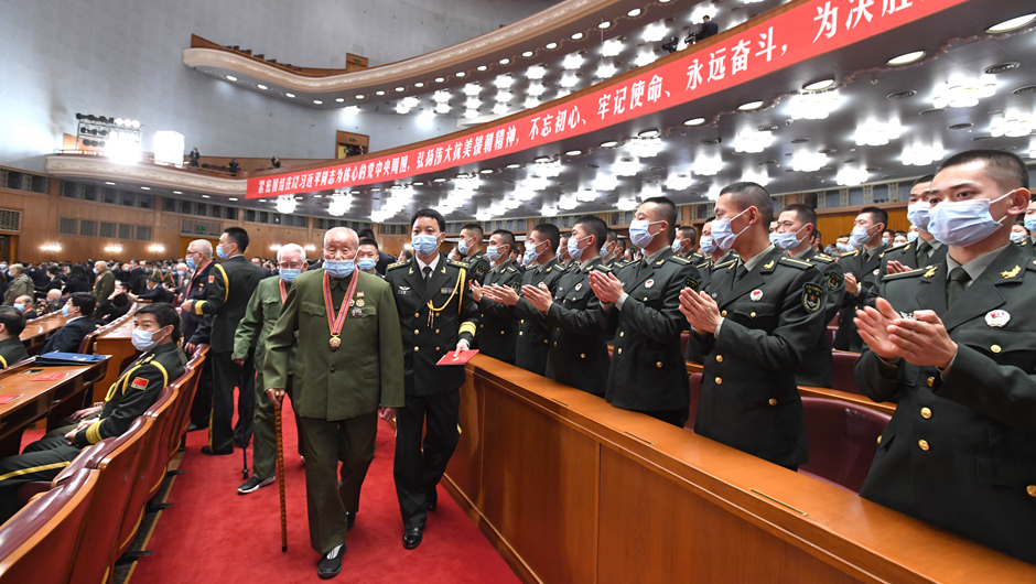 大會(huì)前，志愿軍老同志入場(chǎng)