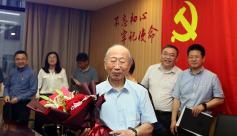 新黨員陳振新：“雖已耄耋，紅心向黨！”