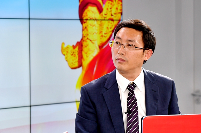 繼往是為了開來，那么開什么來？我們的未來是什么？我們現(xiàn)在站在什么歷史方位上？往哪里去走？
