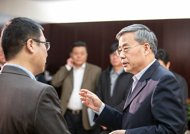 讓銀行業(yè)金融機(jī)構(gòu)愿意做、能夠做、也會(huì)做民營(yíng)企業(yè)業(yè)務(wù)