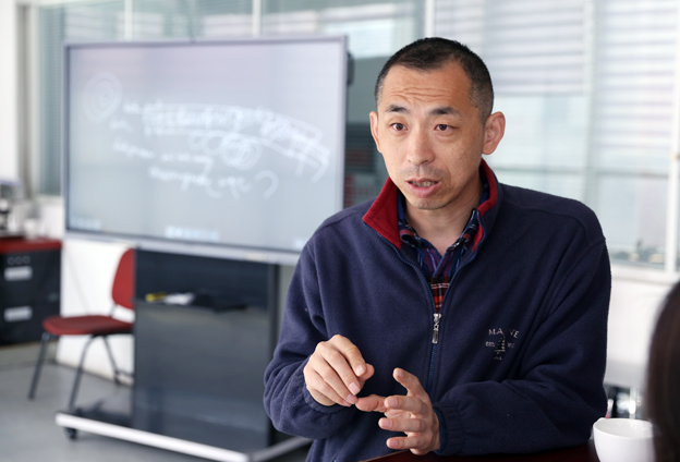 在黑洞的最中心，是平行宇宙的另外一個(gè)入口