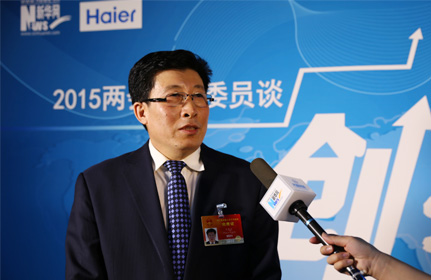 “面對(duì)這種新型的、農(nóng)業(yè)轉(zhuǎn)型的項(xiàng)目，政府各級(jí)部門也都在研究怎么落實(shí)，還有很多細(xì)節(jié)上的問題。”