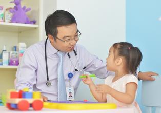 加強(qiáng)兒科醫(yī)生、助產(chǎn)士等緊缺人才培養(yǎng)