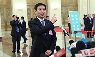 國家稅務(wù)總局局長(zhǎng)王軍接受采訪