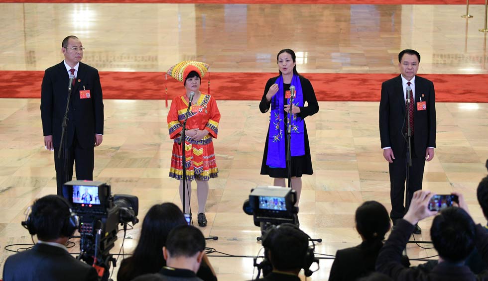 蔡松濤、杜麗群、楊小玲、賈立群接受采訪