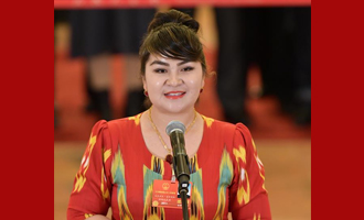 全國(guó)人大代表如克亞木&middot;麥提賽地接受采訪