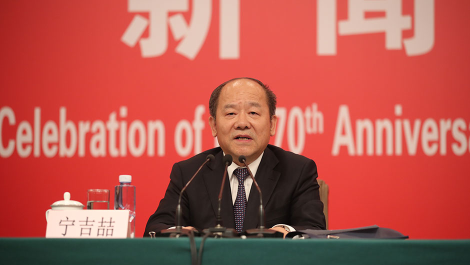 國(guó)家發(fā)展和改革委員會(huì)副主任、國(guó)家統(tǒng)計(jì)局局長(zhǎng)寧吉喆介紹相關(guān)情況