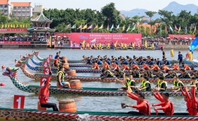 2018海峽兩岸龍舟賽開(kāi)幕，53支隊(duì)伍競(jìng)渡   組圖