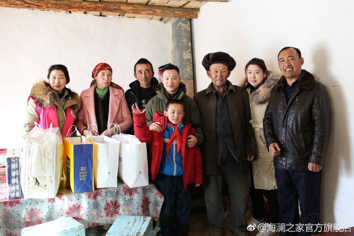 奧運冠軍體操名將楊威把溫暖帶到北疆小朋友們的家中，把體育精神與奮斗的信念，傳遞到所有北疆孩子們的心中。