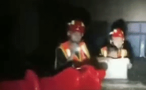 整理箱變小船 小朋友，消防員叔叔來了！