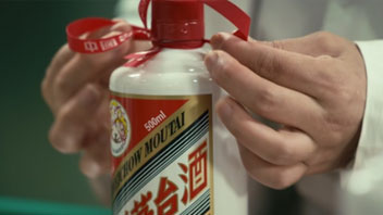 “抱團松動”！機構(gòu)慌了？有人急忙賣茅臺，有人連夜看周期