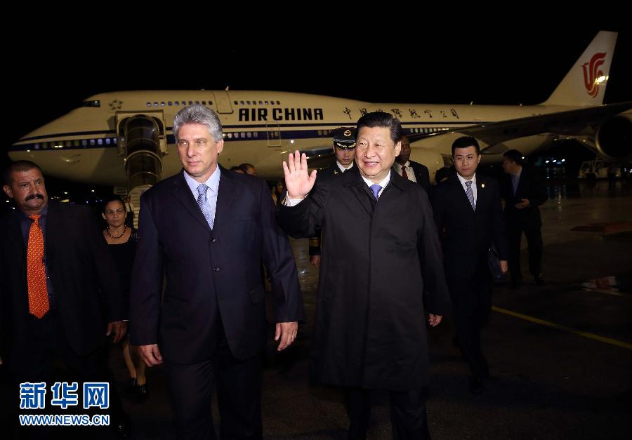 當地時間7月21日晚9時許，國家主席習近平乘坐的專機抵達哈瓦那何塞·馬蒂國際機場，開始對古巴進行國事訪問。新華社記者蘭紅光攝