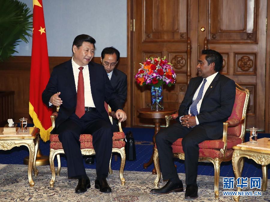 9月15日，國(guó)家主席習(xí)近平同馬爾代夫總統(tǒng)亞明在馬累舉行會(huì)談。新華社記者 鞠鵬 攝