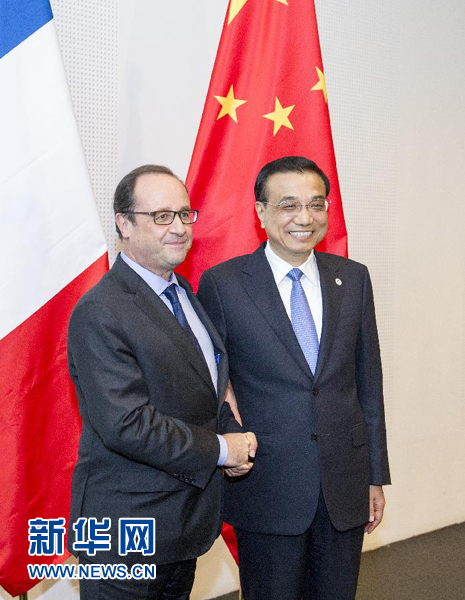 10月16日，中國國務(wù)院總理李克強(qiáng)在米蘭會(huì)見法國總統(tǒng)奧朗德。新華社記者 王曄 攝