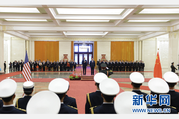 11月12日，國(guó)家主席習(xí)近平在北京人民大會(huì)堂舉行歡迎儀式，歡迎美國(guó)總統(tǒng)奧巴馬對(duì)中國(guó)進(jìn)行國(guó)事訪(fǎng)問(wèn)。 新華社記者 馬占成 攝