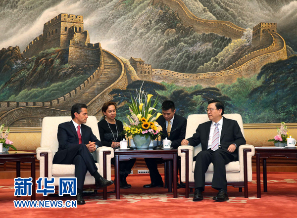 11月13日，全國人大常委會(huì)委員長張德江在北京人民大會(huì)堂會(huì)見墨西哥總統(tǒng)培尼亞。 新華社記者 劉衛(wèi)兵 攝