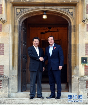 10月22日，國家主席習(xí)近平在契克斯首相鄉(xiāng)間別墅同英國首相卡梅倫再次會晤。 新華社記者 饒愛民 攝