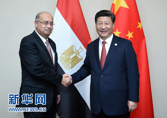 12月4日，國(guó)家主席習(xí)近平在約翰內(nèi)斯堡會(huì)見埃及總理伊斯梅爾。新華社記者 張鐸 攝 