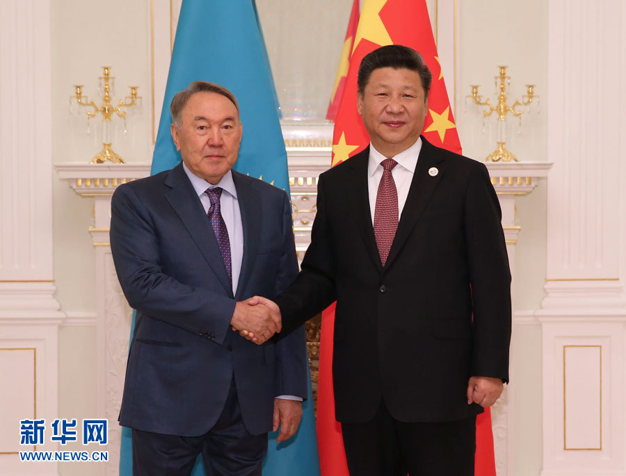  6月24日，國家主席習(xí)近平在塔什干會見哈薩克斯坦總統(tǒng)納扎爾巴耶夫。 新華社記者 蘭紅光 攝 