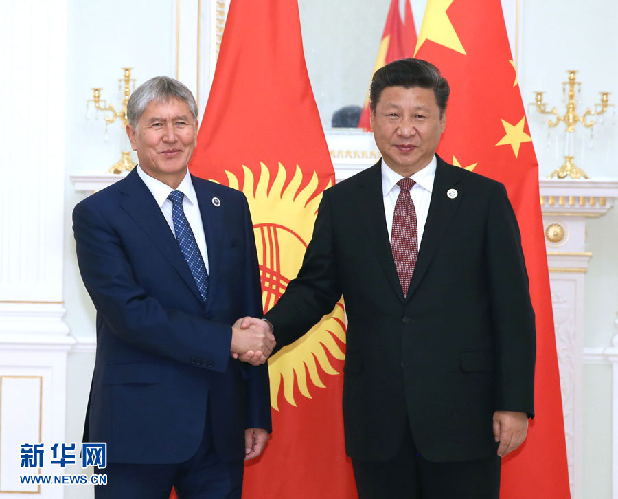 6月24日，國家主席習(xí)近平在烏茲別克斯坦塔什干會(huì)見吉爾吉斯斯坦總統(tǒng)阿坦巴耶夫。 新華社記者 馬占成 攝