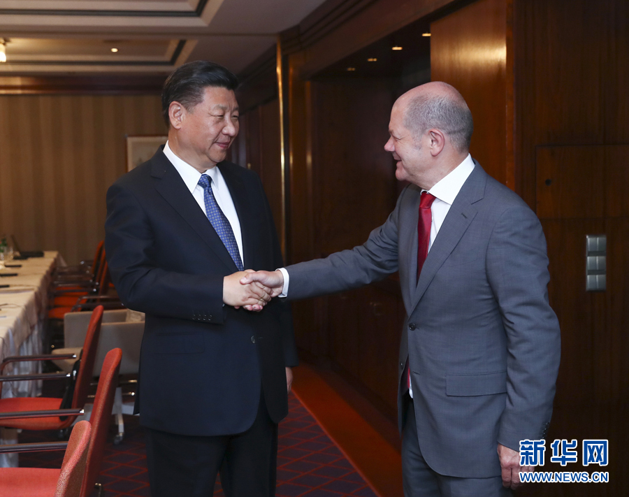 7月6日，國家主席習(xí)近平在漢堡會(huì)見漢堡市市長肖爾茨。 新華社記者謝環(huán)馳 攝