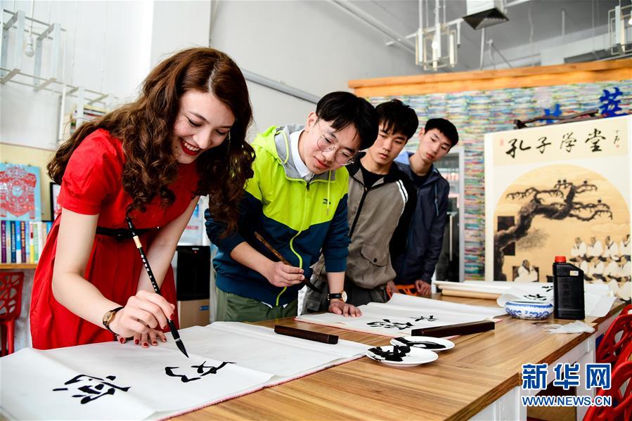 （新華全媒頭條·上合青島峰會·圖文互動）（13）遠航，揚起“上海精神”的時代風帆——寫在上海合作組織成員國元首理事會第十八次會議即將召開之際