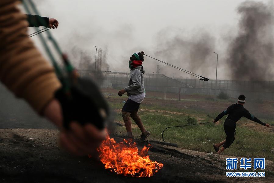（國(guó)際）（2）巴勒斯坦紀(jì)念&ldquo;回歸大游行&rdquo;一周年 與以軍沖突又致2名巴人死亡