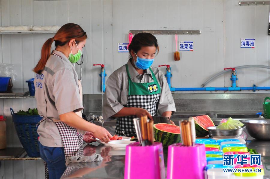 （國際&middot;&ldquo;一帶一路&rdquo;高峰論壇&middot;圖文互動(dòng)）（3）老撾村民的夢(mèng)想在中老鐵路上延伸