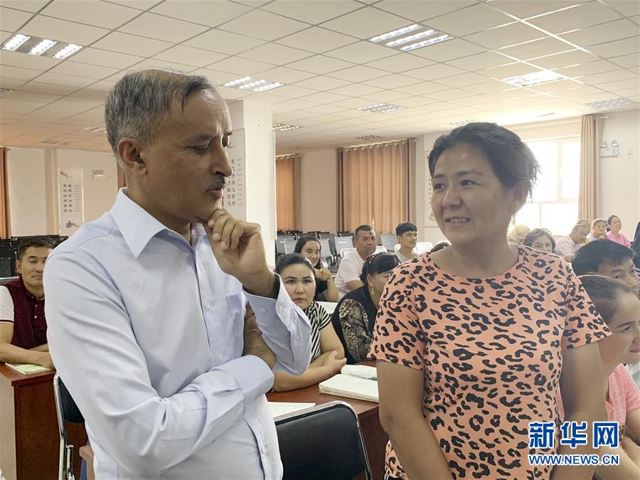 （圖文互動(dòng)）（2）多國駐華使節(jié)參訪新疆：中國反恐、去極端化經(jīng)驗(yàn)值得學(xué)習(xí)借鑒