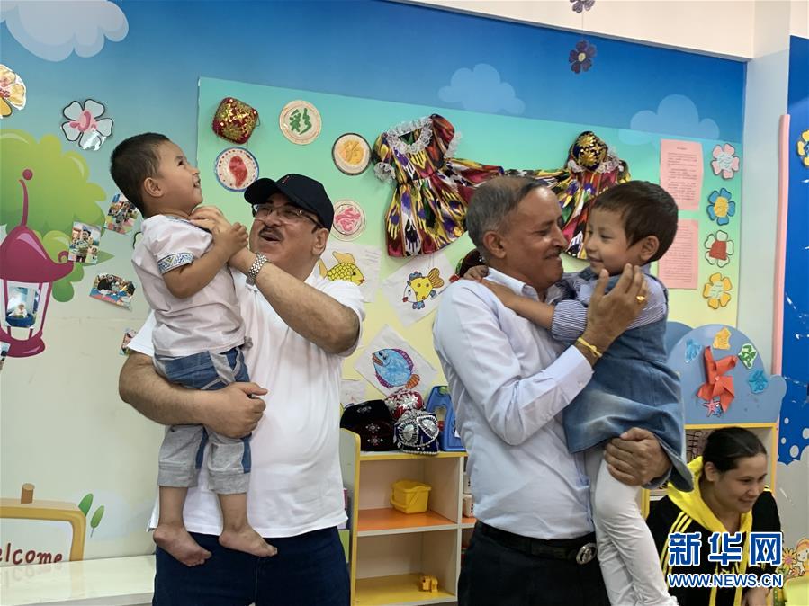 （圖文互動(dòng)）（3）多國駐華使節(jié)參訪新疆：中國反恐、去極端化經(jīng)驗(yàn)值得學(xué)習(xí)借鑒