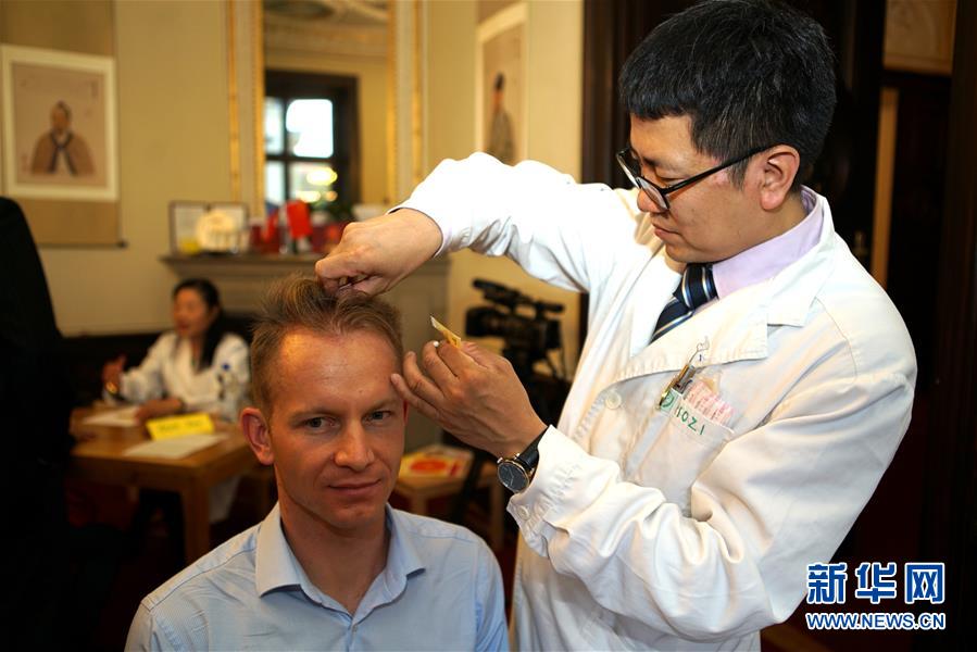 （國際&middot;圖文互動）（3）&ldquo;一帶一路&rdquo;中醫(yī)藥針灸風(fēng)采行走進(jìn)捷克