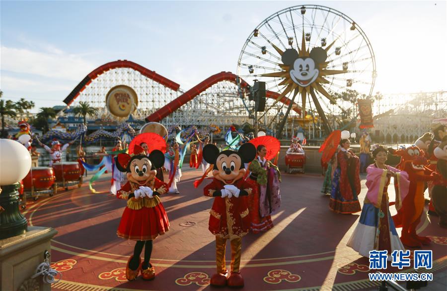 （國際&middot;圖文互動）（10）通訊：美國迪士尼加州冒險樂園紅紅火火迎鼠年