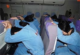 系好安全帶，記住安全門
