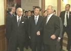 習(xí)近平參觀戴高樂(lè)基金會(huì)并會(huì)見法國(guó)友人