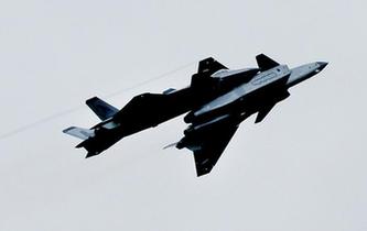 “殲-20，你不要飛得那么快……”